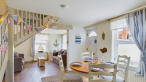 Boat House Sleeps 4 in the Centre of the Sailing Mecca of Cowes